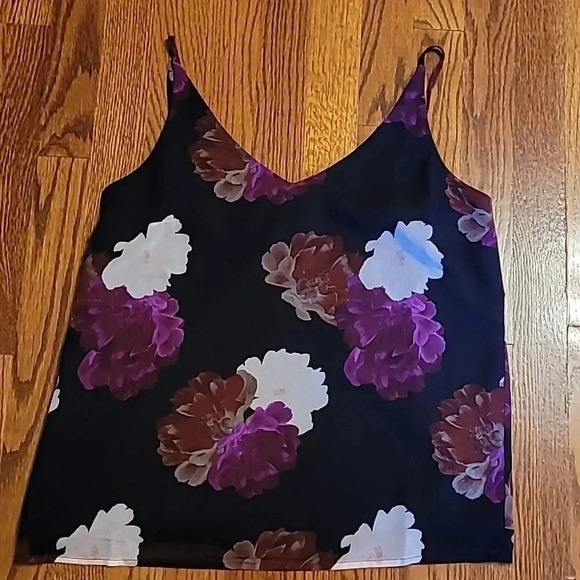 Banana Republic Factory Top - Picture 2 of 3